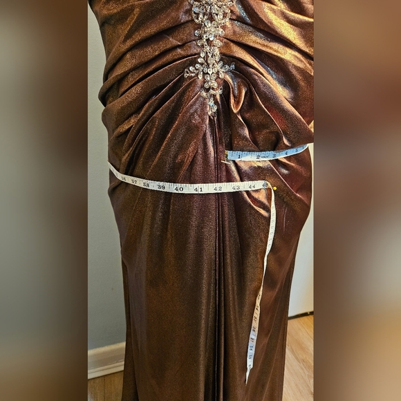 Shimmering Brown Maxi Dress. Gathered Waist. Rhindtone Detail. Size 20 - Picture 6 of 8